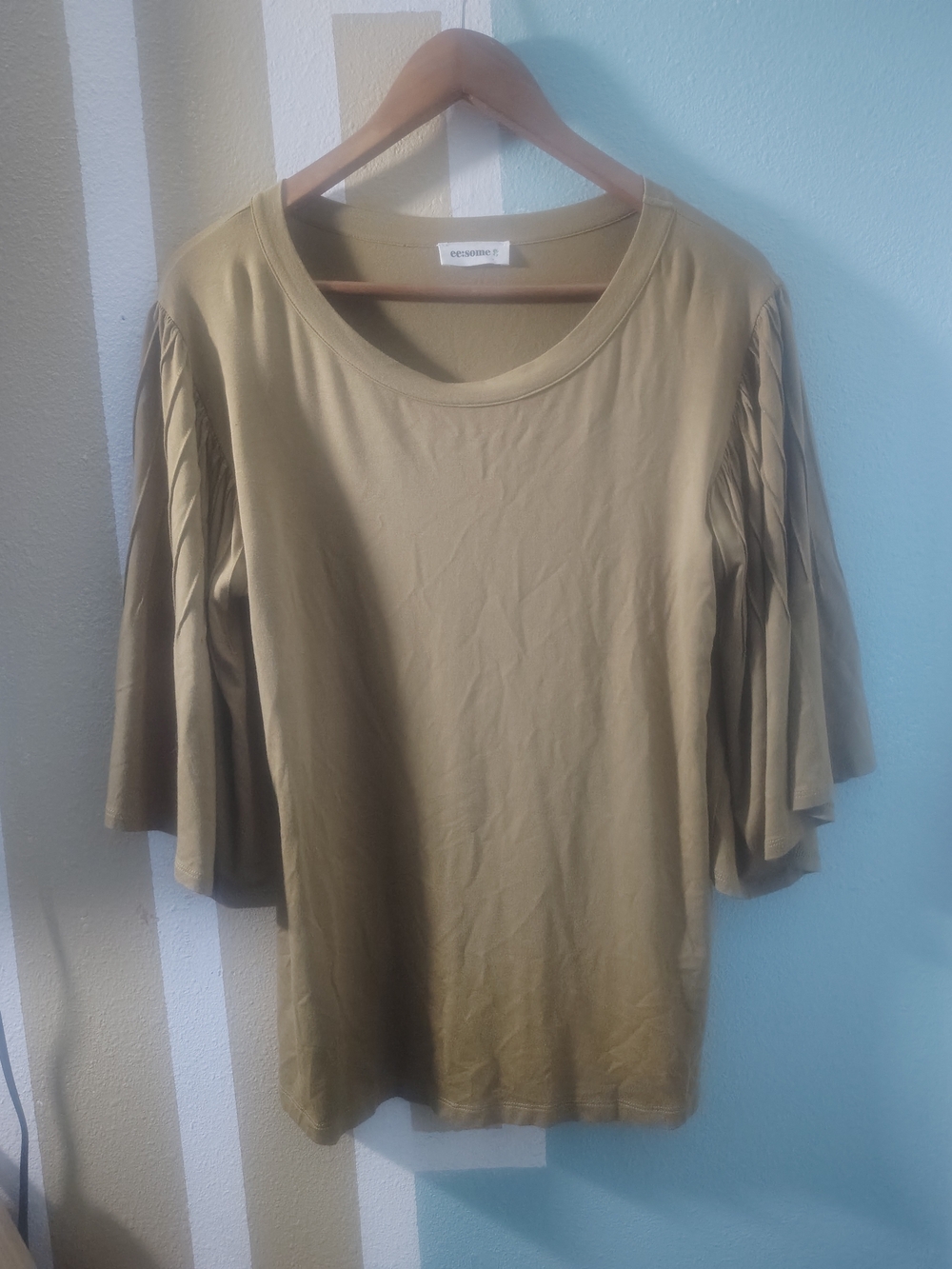 eesome Olive Pleated Bell Sleeve Short Sleeve Top